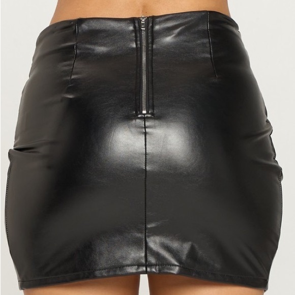 Sexy Dominatrix Matte Black Faux Leather Ruched Zipper Vinyl Mini Skirt - Picture 2 of 5